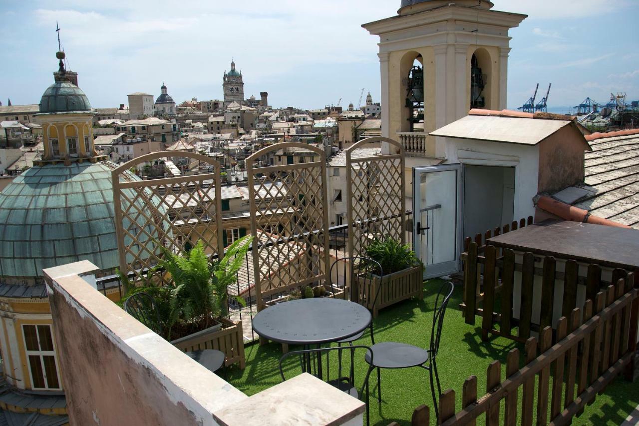 Отель Sky On The Roofs - Il Cielo Sui Tetti Генуя Экстерьер фото